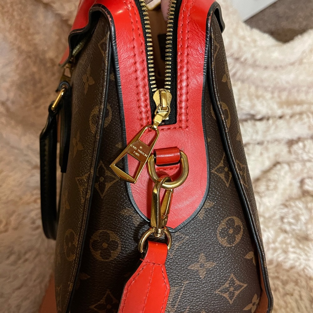 Louis Vuitton - Picture 4 of 8